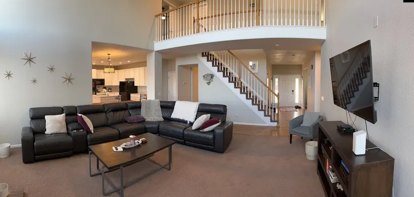Spacious family home Centennial - Image 1