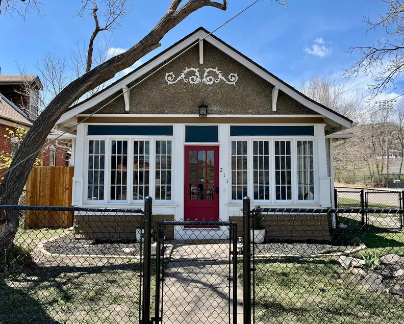 Charming & Cozy Craftsman: AC/Heat + Pets Free! - Image 1