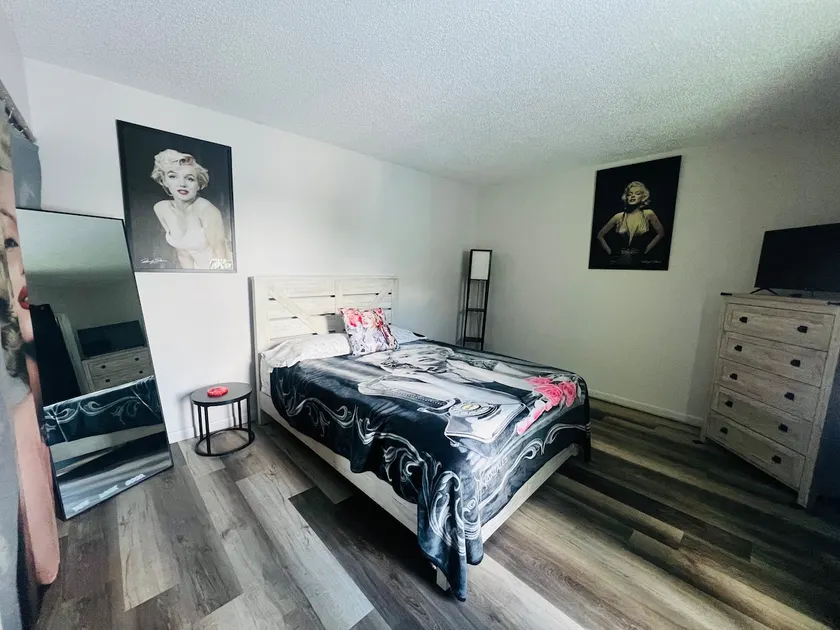 2/2 Townhouse - Image 1