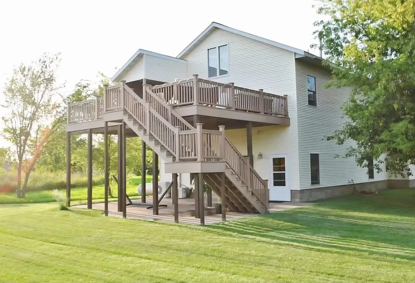 Countryside Knotty Pine 1King,2Queen, 2bunk beds - Image 1