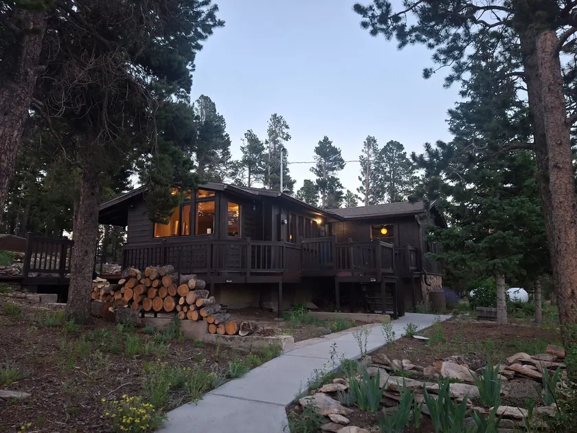 Secluded Mountain Getaway Backs to National Forest - Image 1