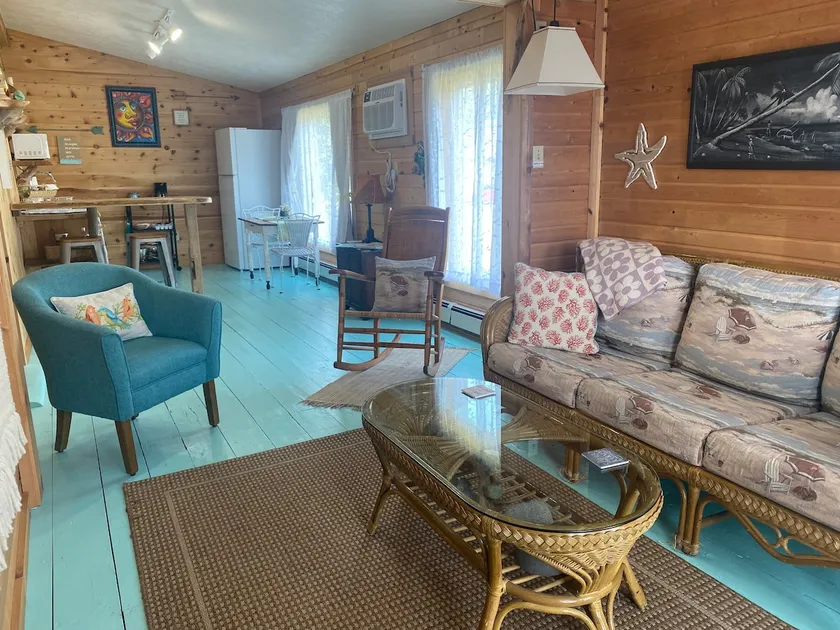 Just BEachy Bungalow@UPtown Inn - Image 1