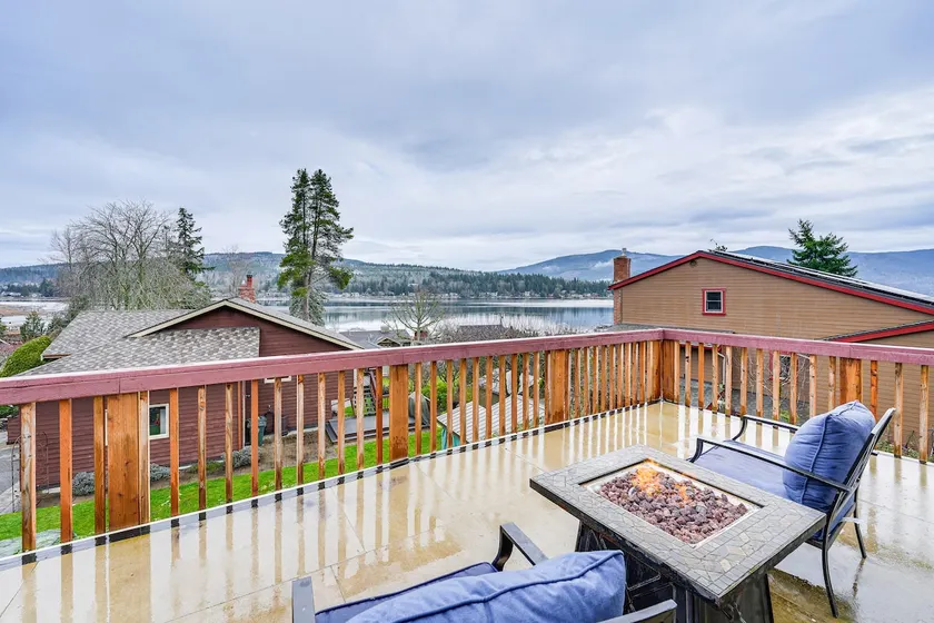 Stylish Bellingham Home w/ Lake + Mountain Views! - Image 1