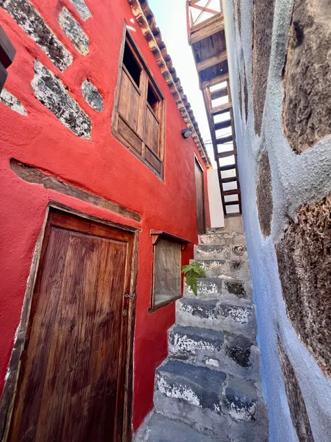 Red House - Image 1