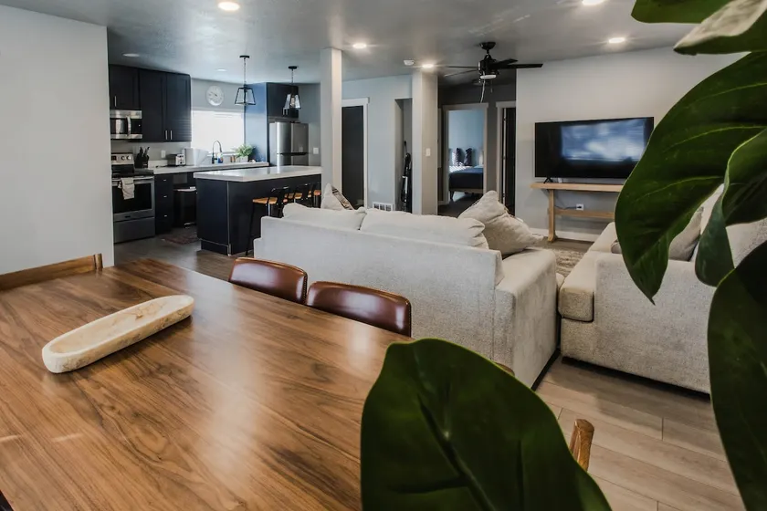 Sleeps 10: Near Weber State/ Hill Airforce Base - Image 1