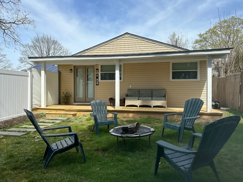 The Comfy Cottage - Image 1