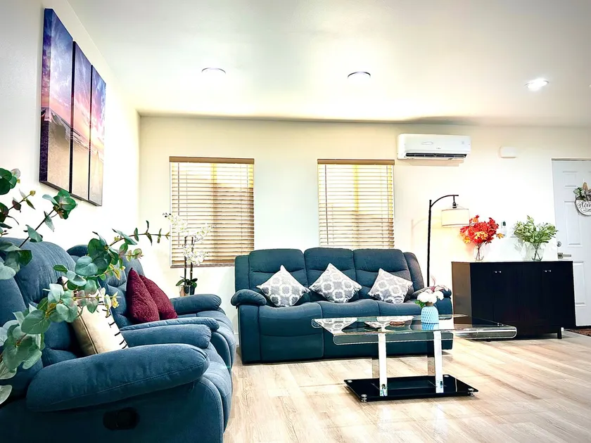 Entire/Cozy/Quite back unit in LA w/self checkin - Image 1