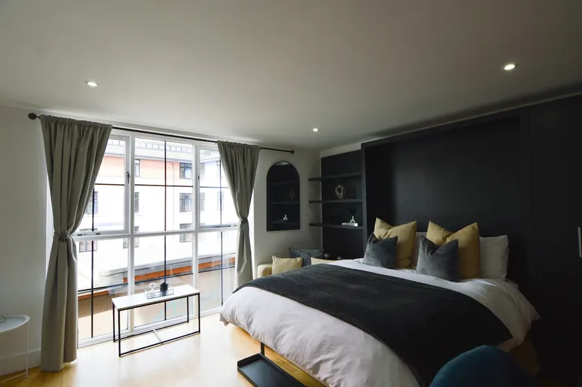 Cosy, Centrally Located Studio With Gated Parking! - Image 1