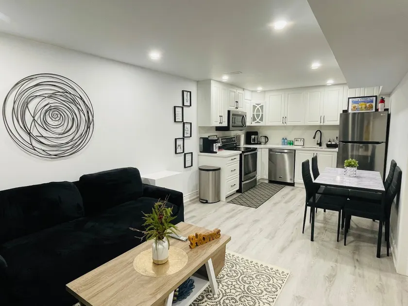 Double Bedroom Stylish Unit with separate entrance - Image 1