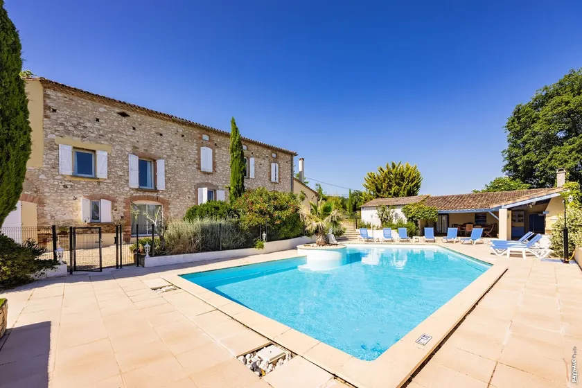 Villa Larmes – Swimming pool and spa in Puybegon - Image 1