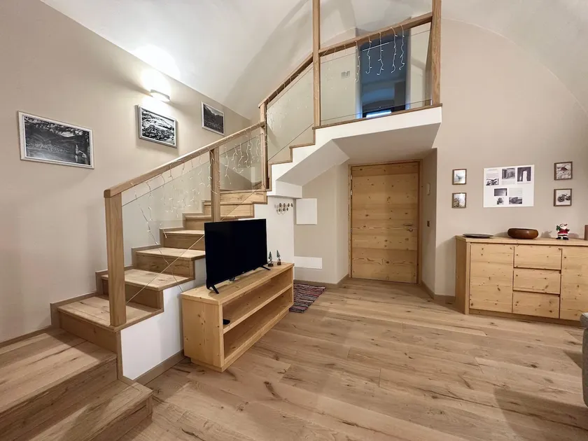 New three-room apartment in the historic center with parking space - Image 1