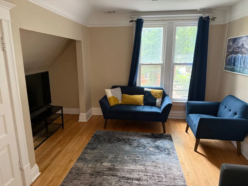 Top floor Irving Park Chicago Great Location! - Image 1