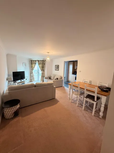 Central 2 Bedroom Short Walk to Town, Beach & Golf - Image 1