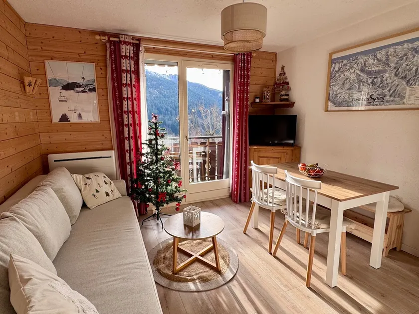 Mountain view • 2 bedrooms • Portes du Soleil ski area - Image 1