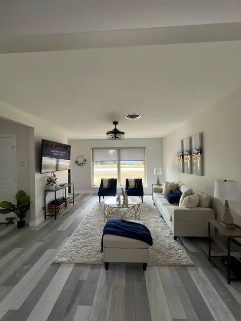 Lovely Family Fav Home | 5Bed•2Bath•Big Yard•I-10 - Image 1