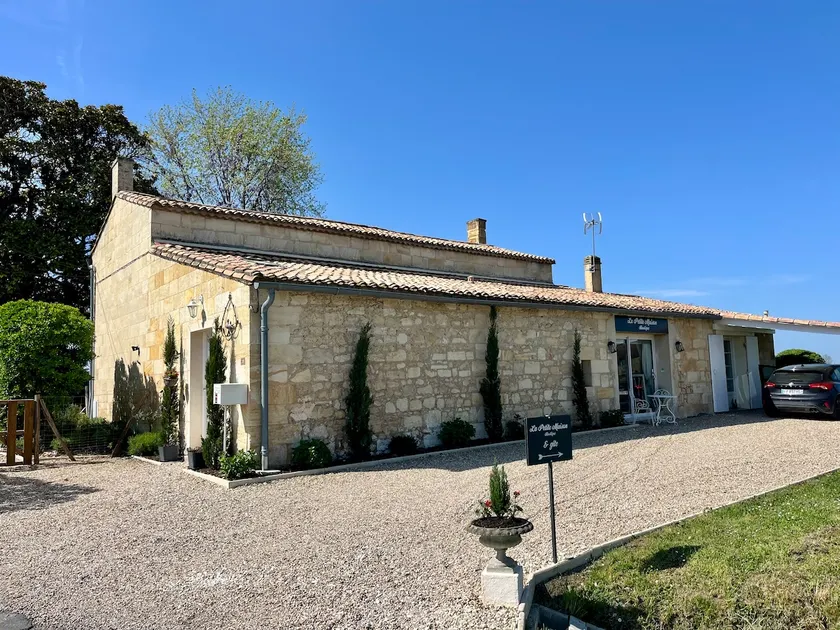 La Petite Maison in the vineyards - Image 1