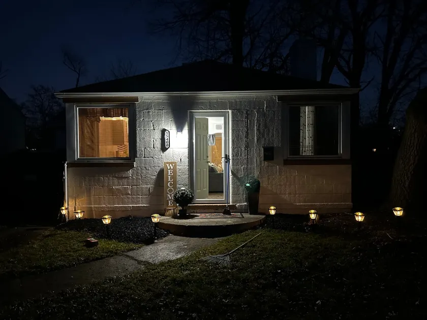 Cozy 2 bedroom in the heart of Detroit. - Image 1