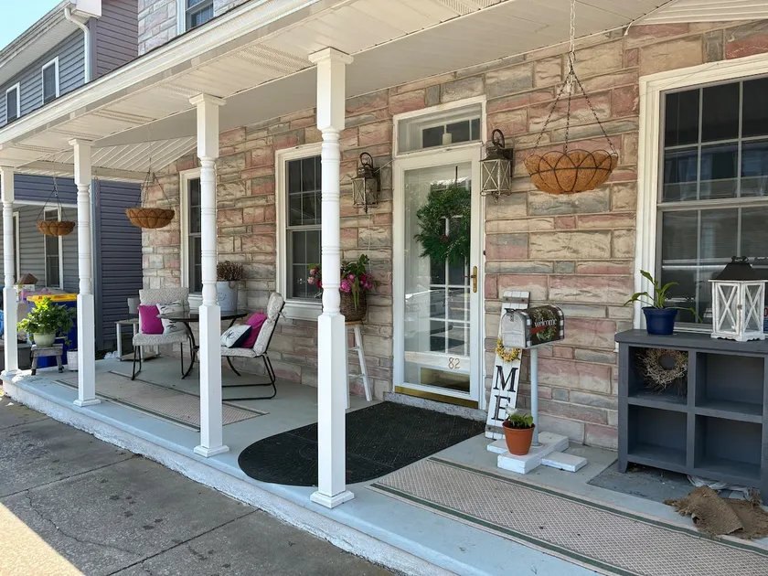 The Willow Wren | 2BR Pet Friendly Cottage Escape - Image 1