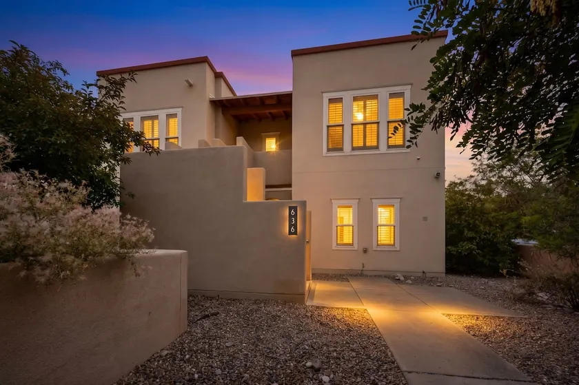 Quite Home - BioPark | 2-Car Garage | Old Town - Image 1