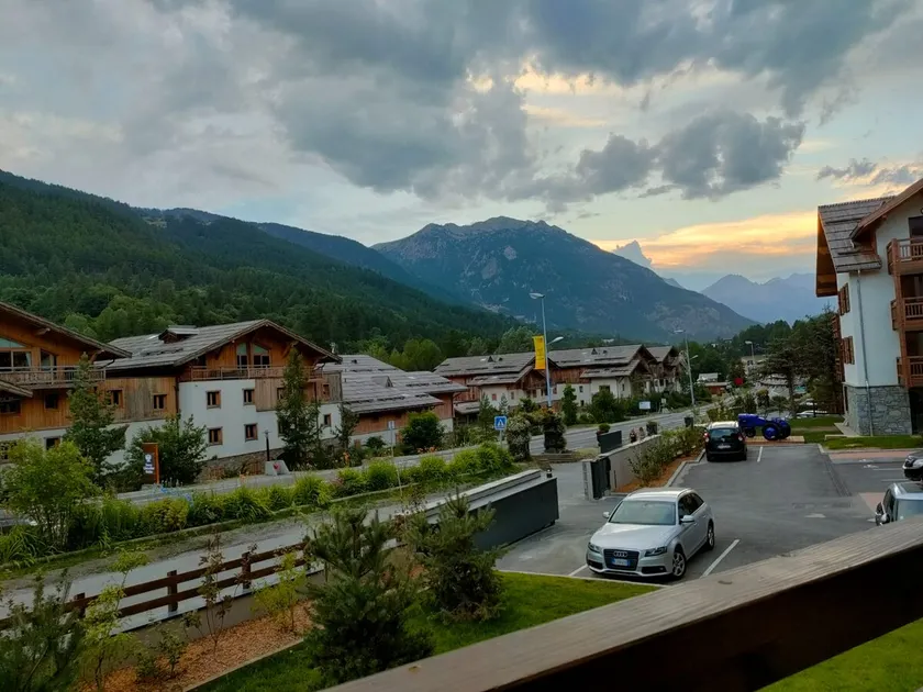 Cozy nest at the foot of the slopes - Image 1