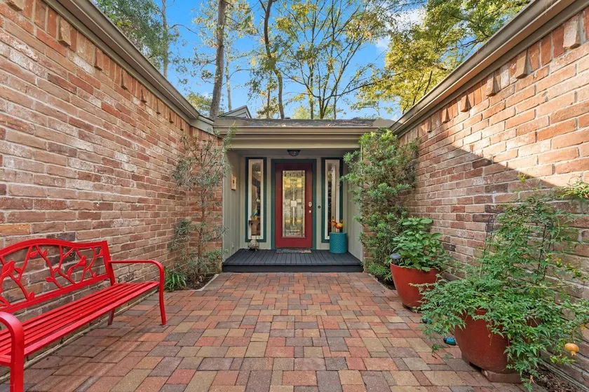 The Eagles Nest - Back to Nature Home in the Heart of The Woodlands! - Image 1