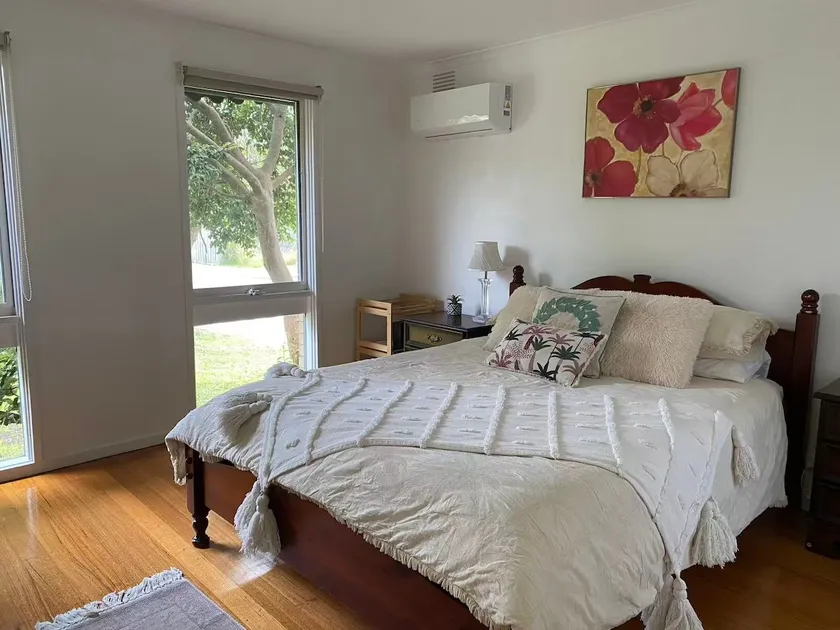 Serene 4Bed2Bath House w Parking Near Mornington Peninsula - Image 1