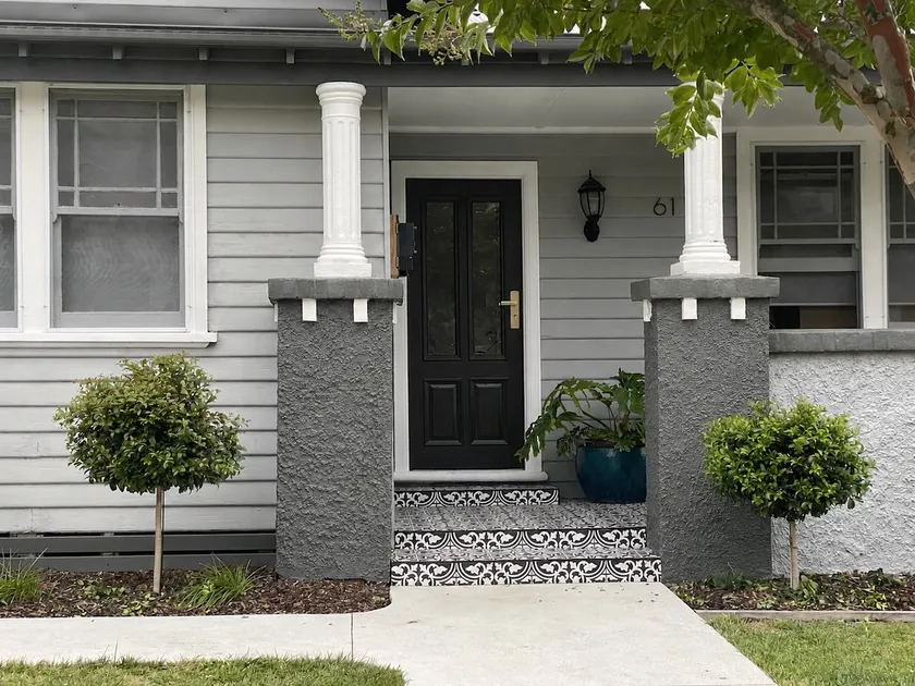 Elegant 3br Haven with Character & Charm - Image 1