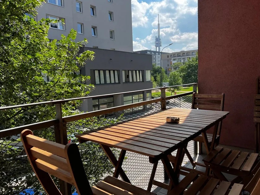 6BR • Sleeps 14 • 2 Parking • Balcony • Near Shops - Image 1