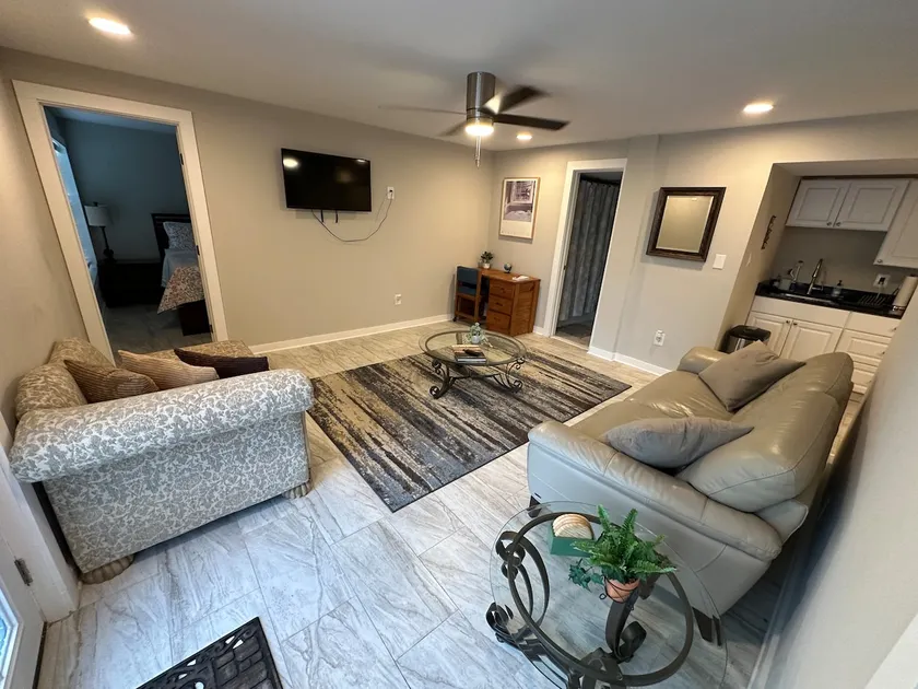 Cozy 2 bedroom, 2 bath apartment/Basement - Image 1