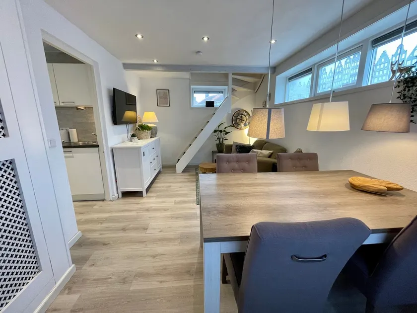 Comfortable and stylish apartment - Image 1