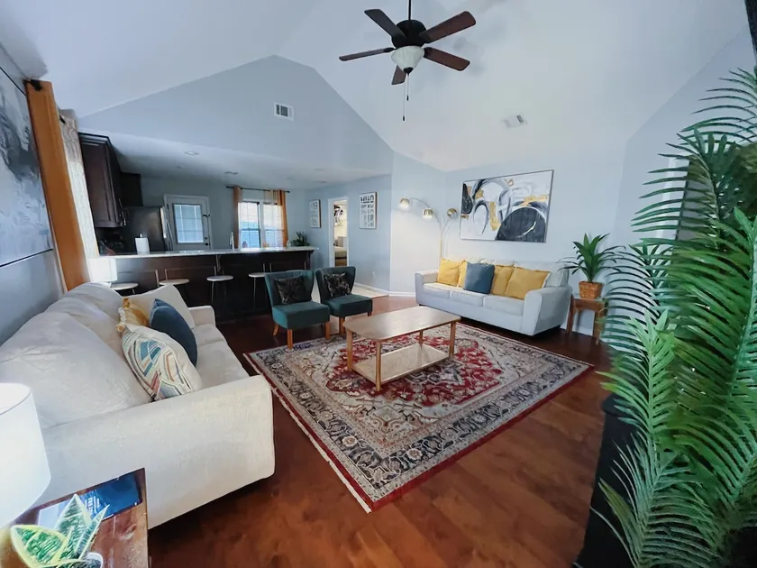 Valdosta 3BR • 5 Beds • Near VSU, SGMC & Moody - Image 1