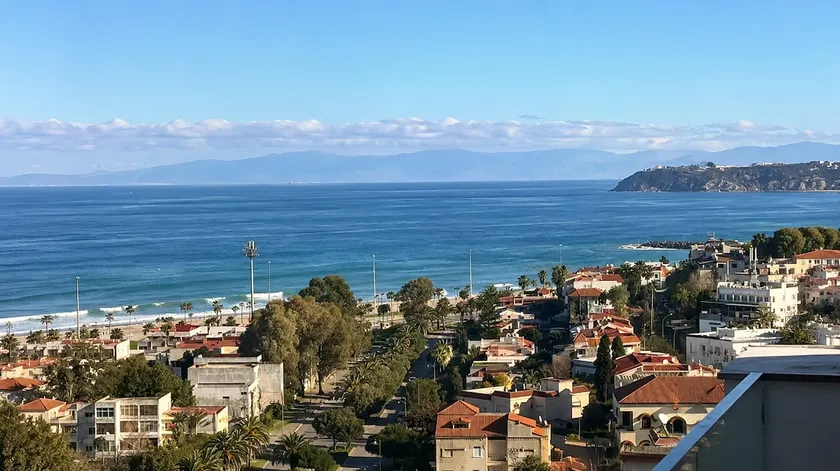Penthouse with Sea View & Pool - Image 1