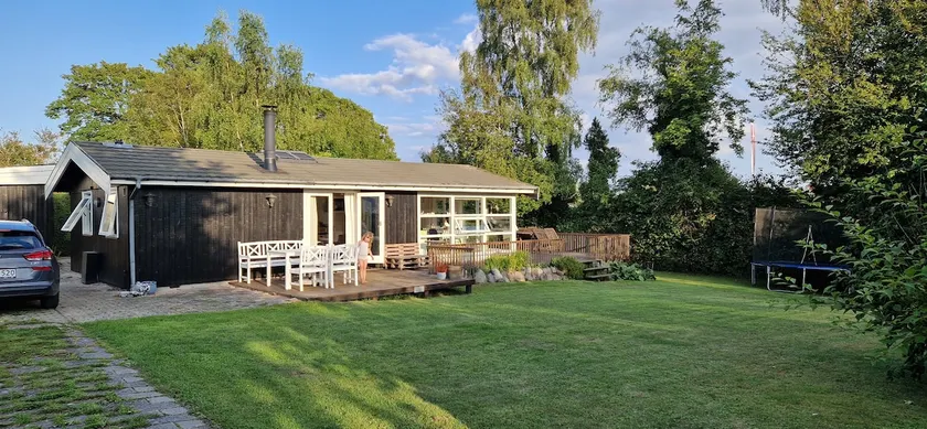 Lovely Bright Summer House Close To The Beach - Image 1