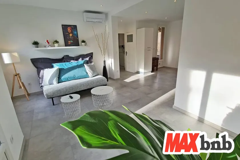 MaxBnb - 1 Bedroom Apartment 50 m² - Balcony - Air conditioning - Image 1