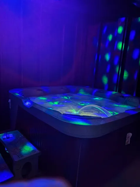 Cute-Hot tub-Secret Treasure-Fully Loaded-Patio - Image 1