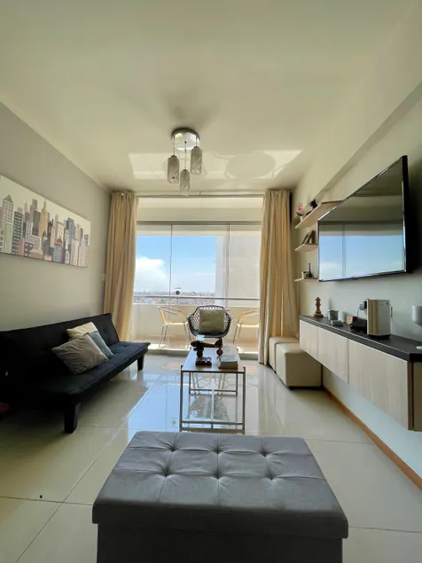 Beautiful and spacious apartment - Image 1
