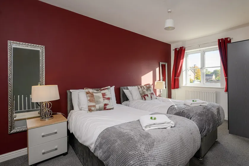 Quiet House, PRKG-3 Cars, Contractors & Families, York Centre 10mins - Image 1
