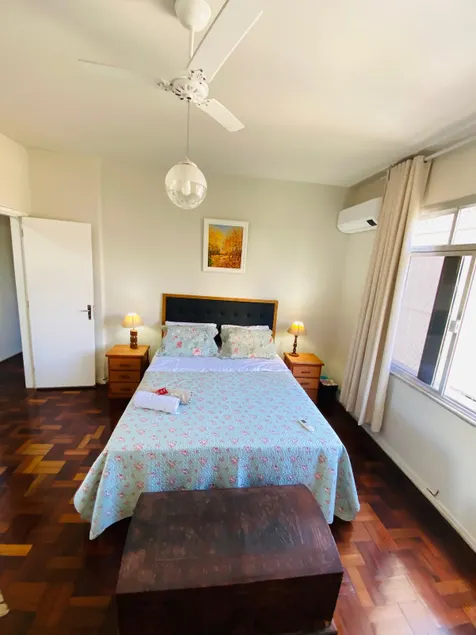 Newly renovated, two blocks from the beach. Central! - Image 1