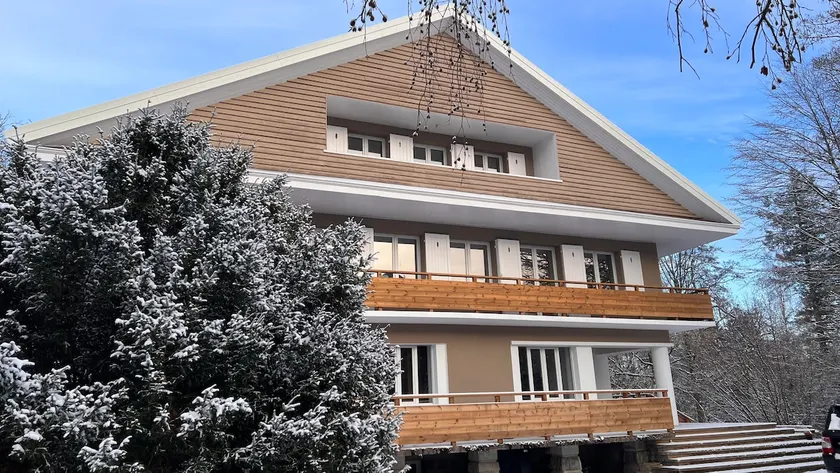 La Maison du Parc – lake view, pool, hot tub, steam room, sauna - Image 1
