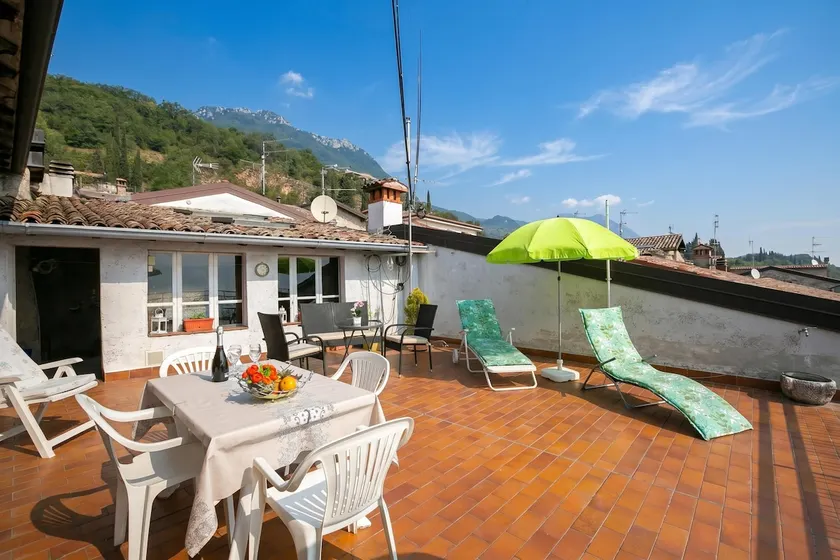 Angela -Terrace & beautiful View lake - Happy Rentals - Image 1