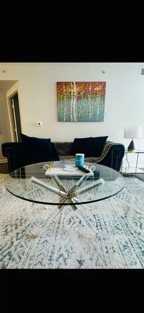 Stylish1BR, FREE Parking, Pool,Gym,Wifi - Image 1