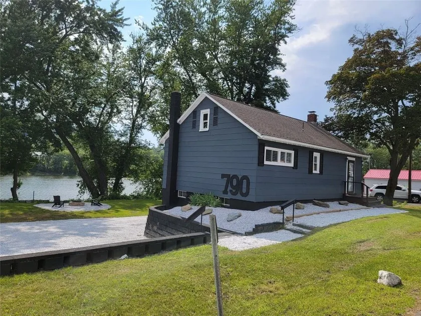 Riverfront Cottage in Owego - Image 1