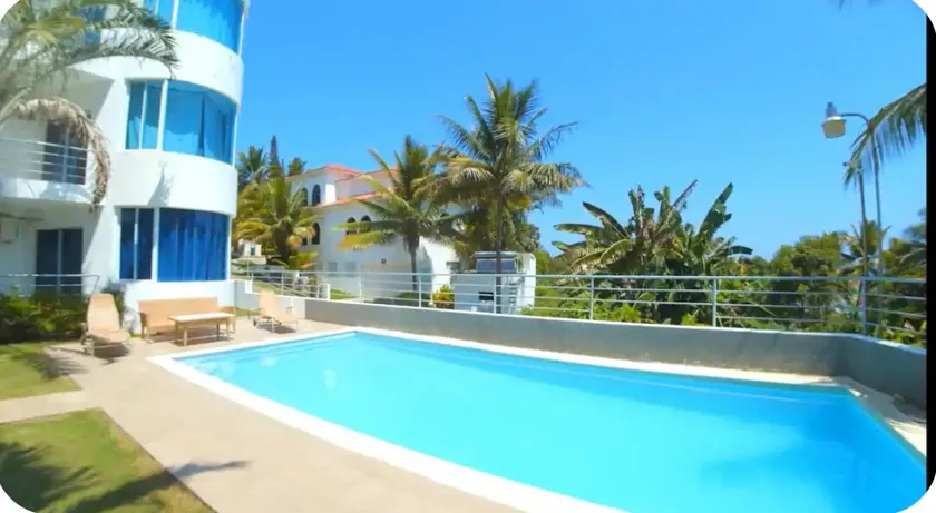 2 min to beach | Near Ocean World | 8 guests - Image 1