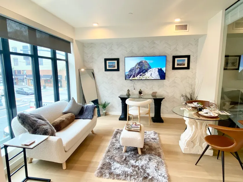 Silver Wood One Bedroom Condo - Image 1