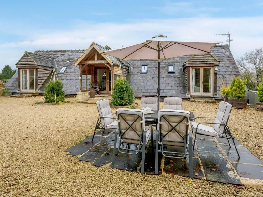 4 Bed in Stroud oc-93690 - Image 1