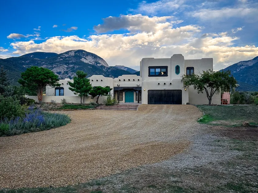 Renovated 4BR + Studio Apt- 15 Min Ski Valley/Taos - Image 1
