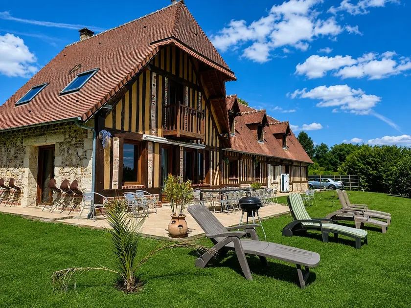 ”Aux Plaisirs” 6-bedroom cottage - Image 1