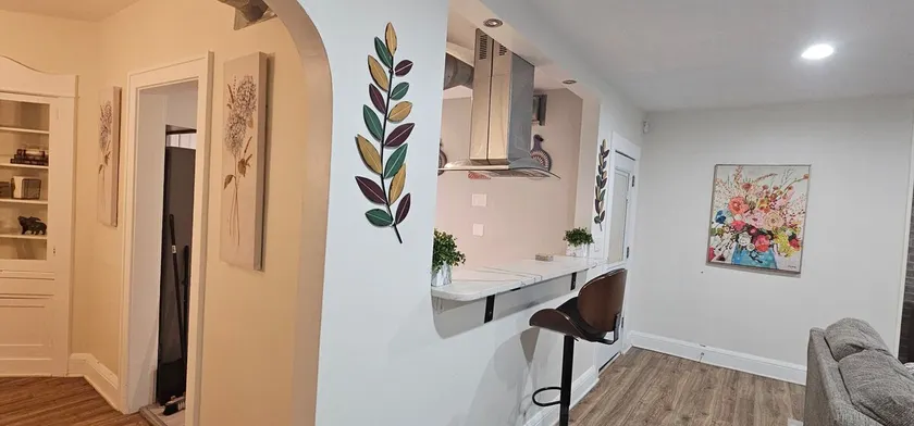 Apartment in South Saint Paul - Image 1