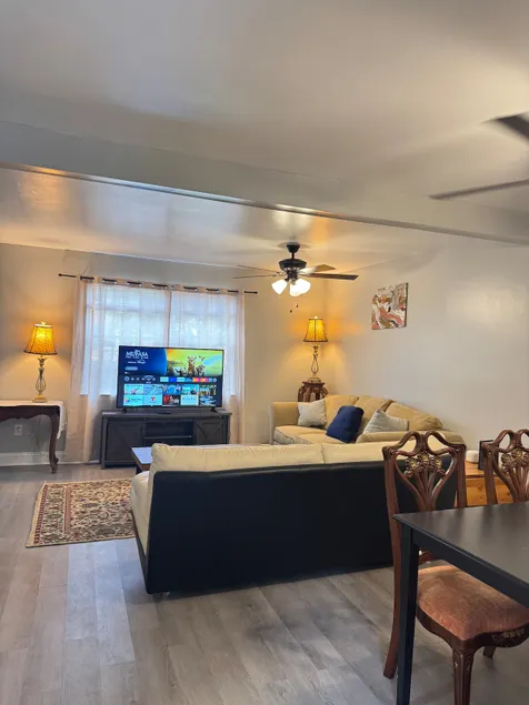 3 Bedroom Town home - Max 8 Guests - Image 1