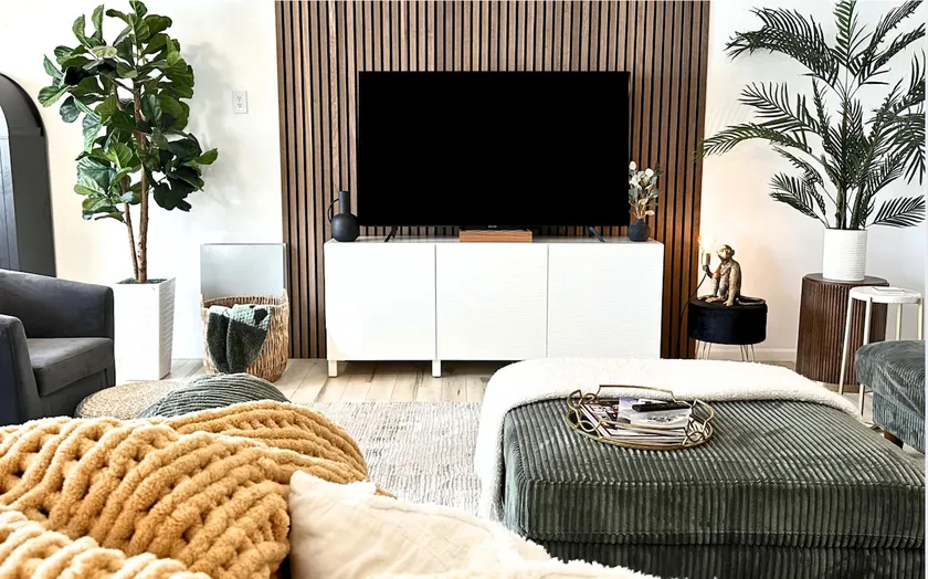 Bright Sunroom, Giant Sectional, 5 Min IU, Parking - Image 1